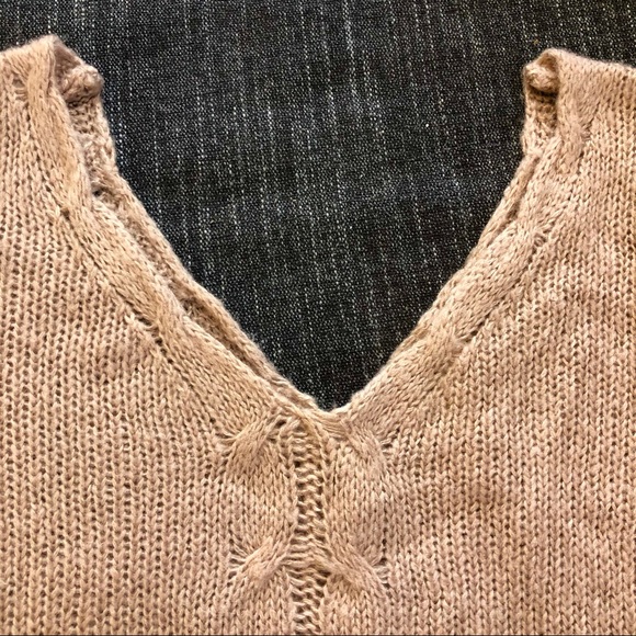 Soft sweater with cable knit details - Picture 6 of 6